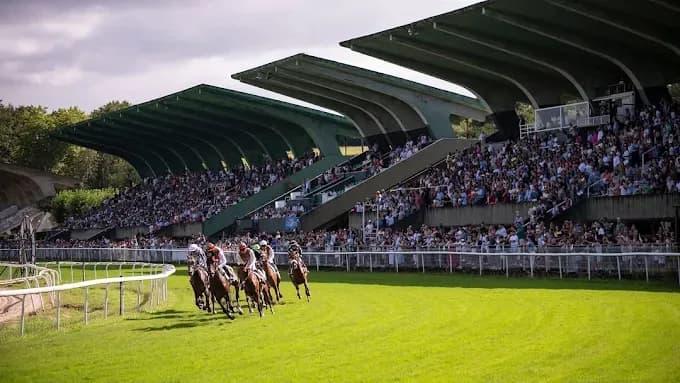 San Sebastián Horse Racing Experience: Belle Époque Tour & Race Day at Lasarte