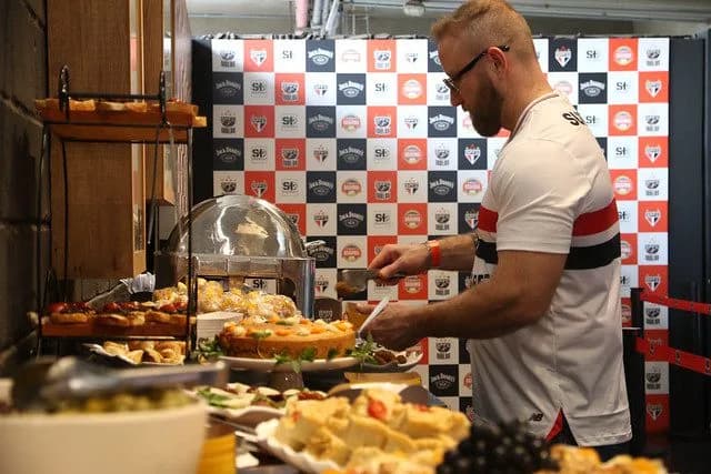 São Paulo FC VIP Matchday Experience: Open Bar & Open Food