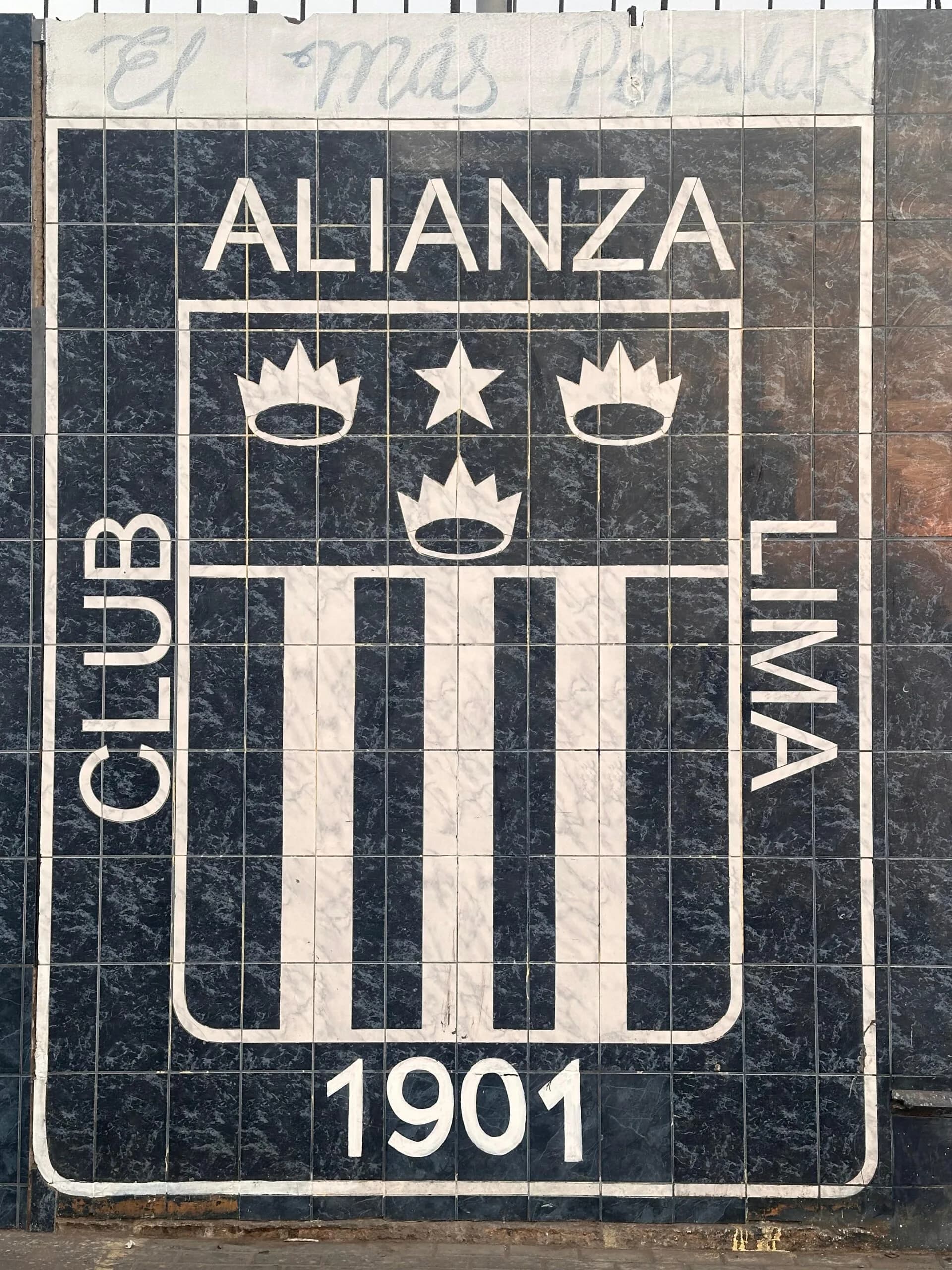 The Authentic Lima Football Tour – Stadium, Murals & Peruvian Flavors