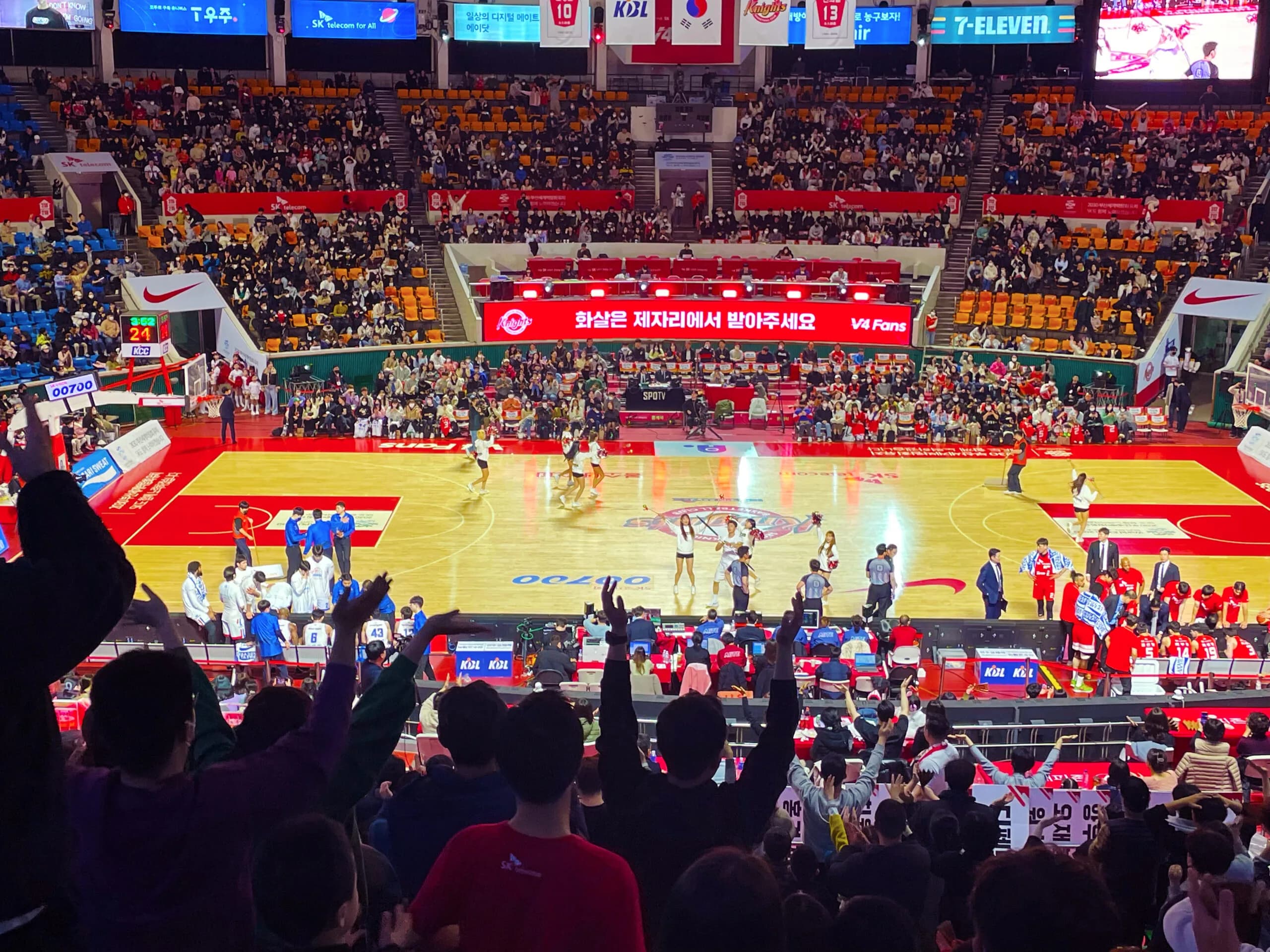 Watching Basketball in Seoul & Local Dining Experience