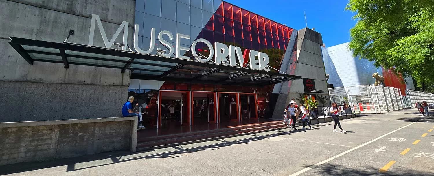 El Monumental Inside Out — Museum, River Inmersivo & a Drink with a Local