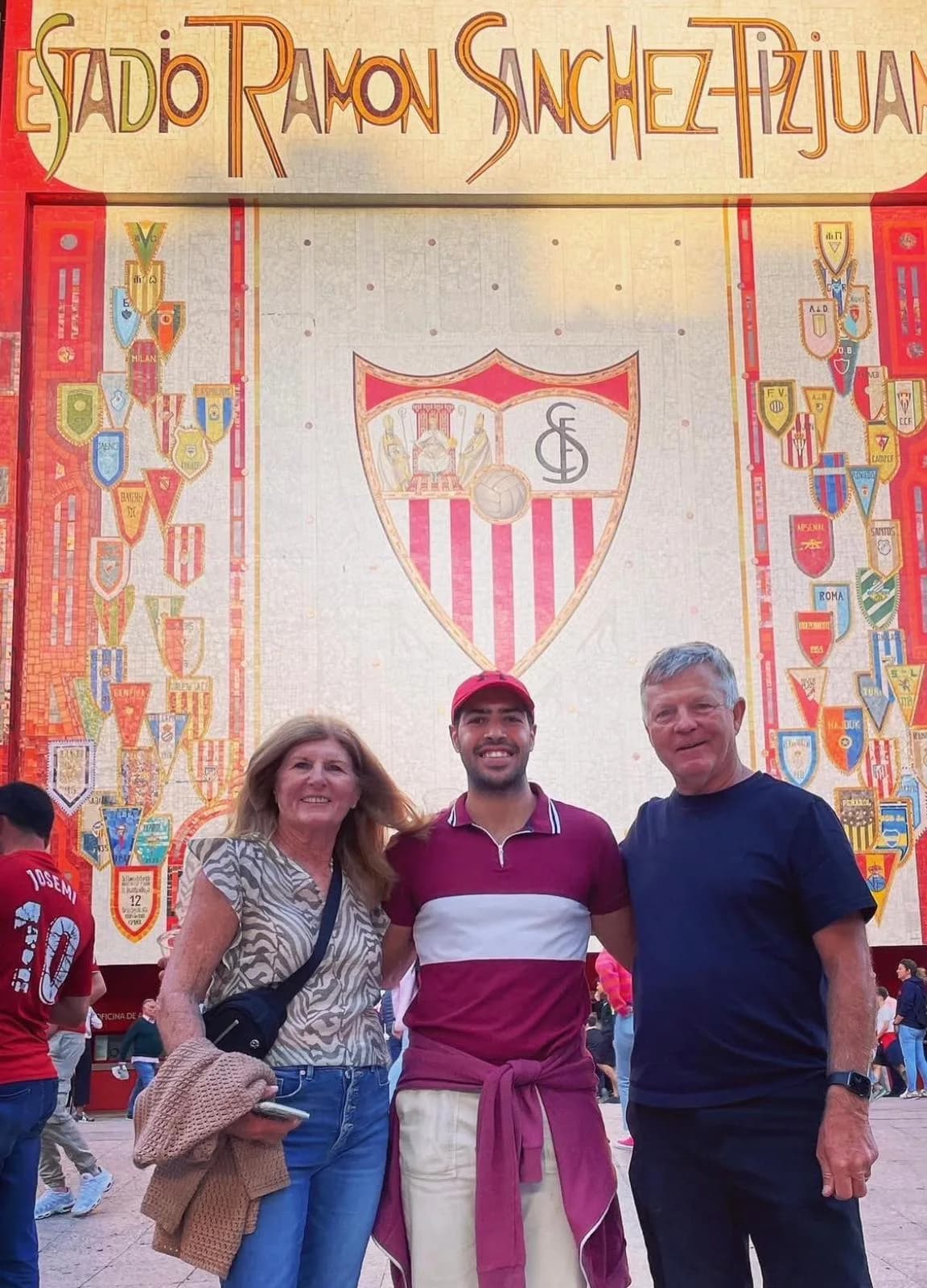 Sevilla FC Experience - Cheer on Sevilla FC with drinks!