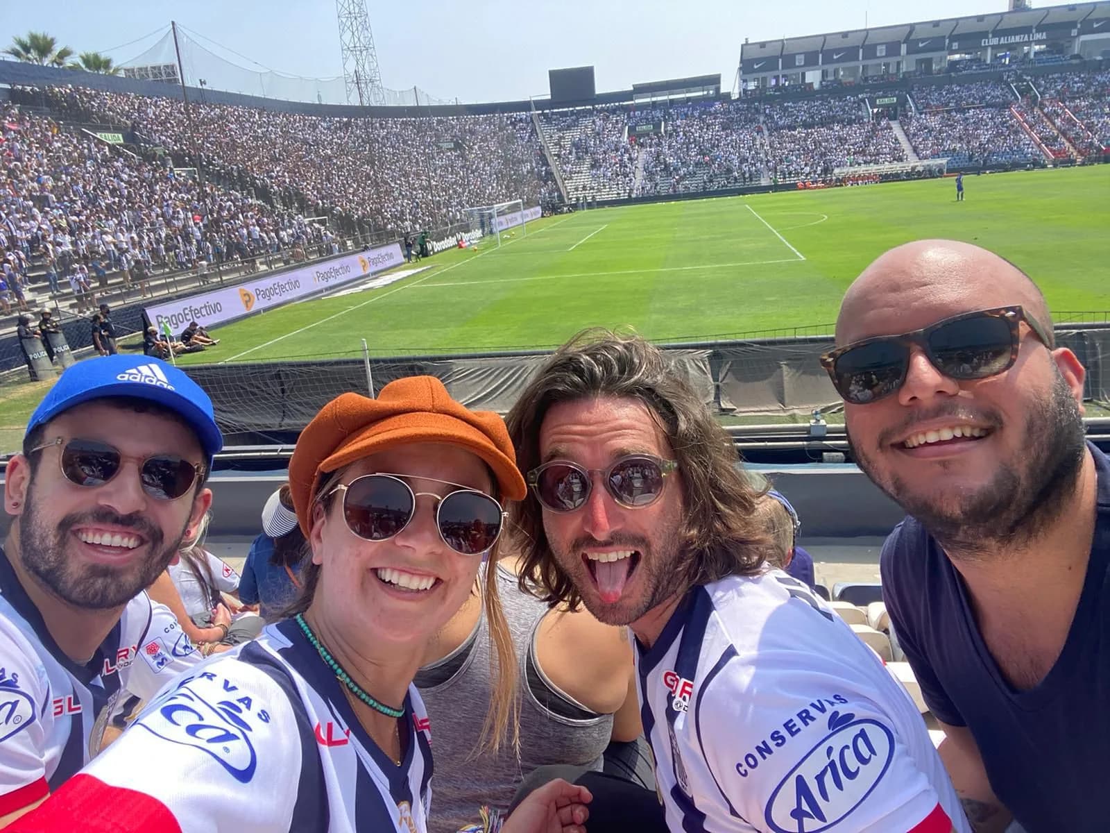 Enjoy an Alianza Lima game all included with a local guide