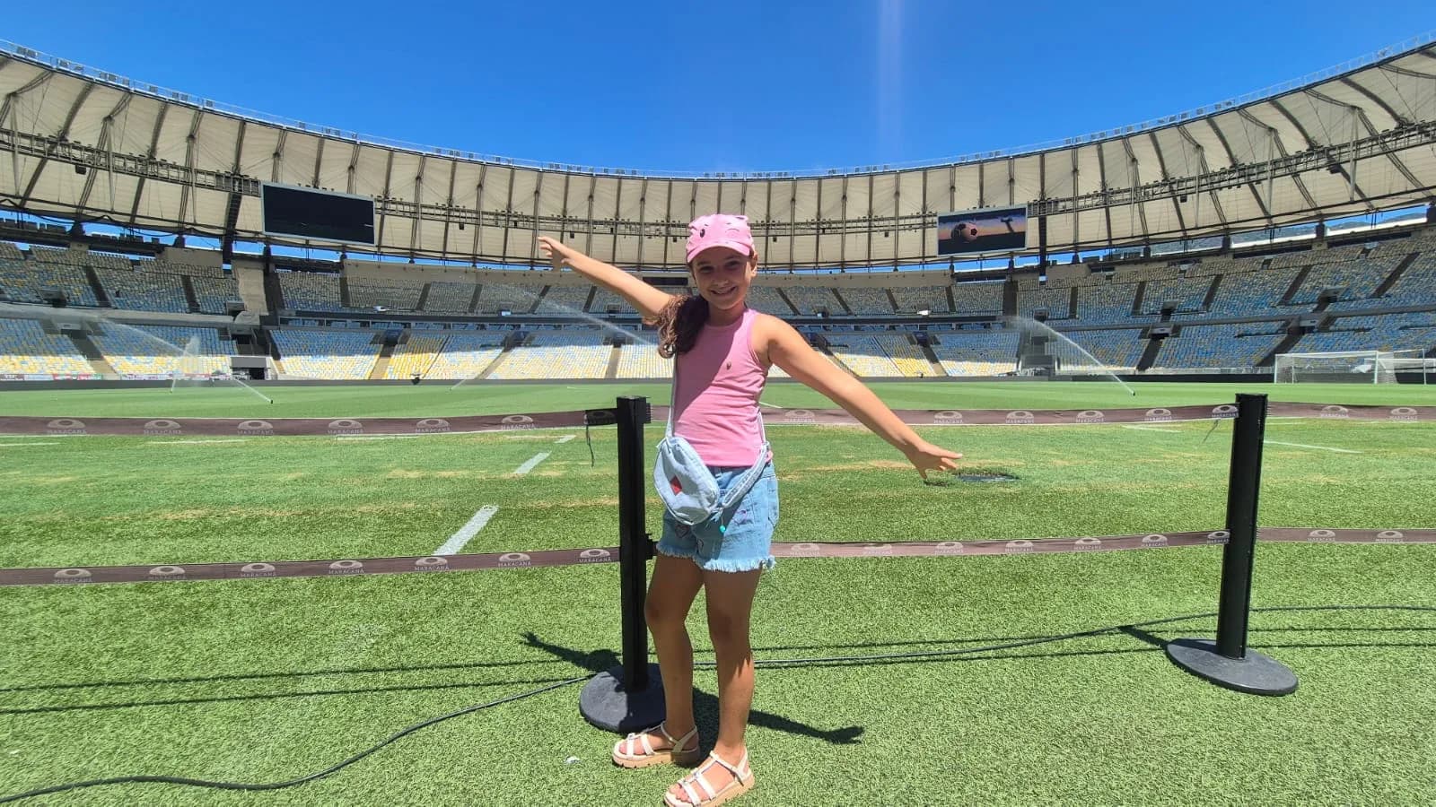 Maracanã Stadium Tour with a Local: Metro Experience from Copacabana