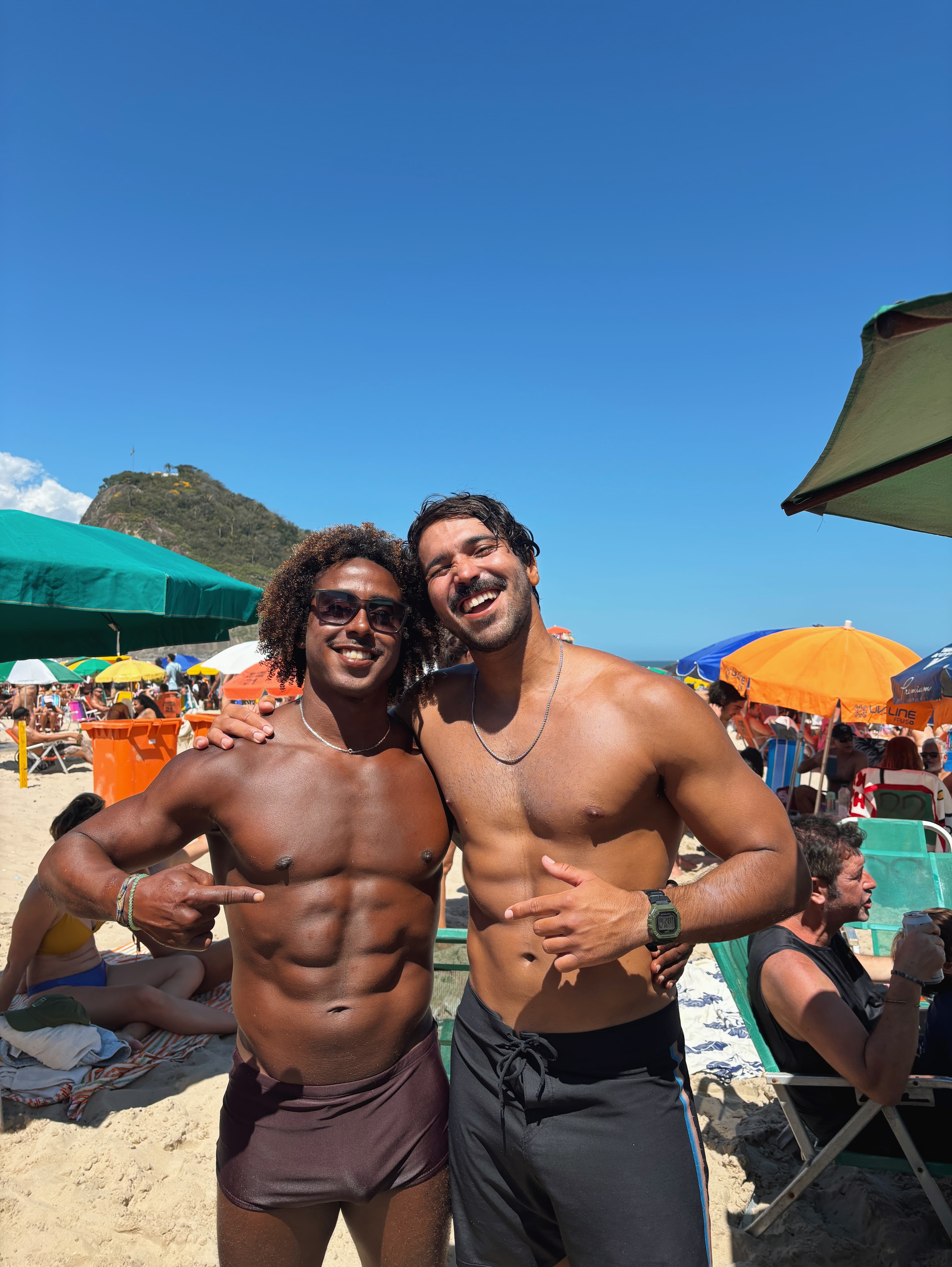 Meet the instructors at Leme beach